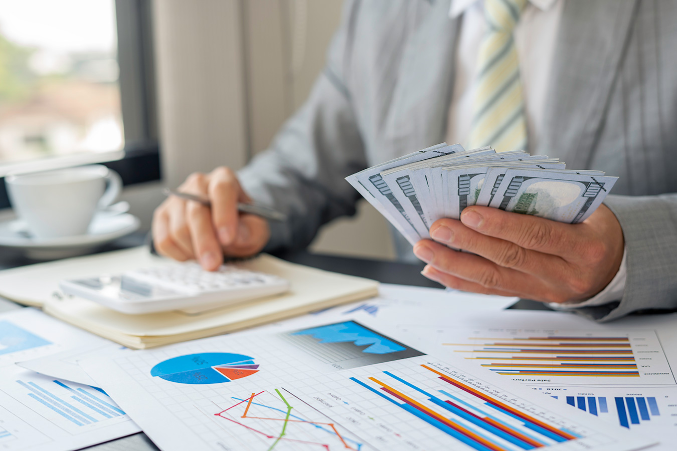 finance staff is counting received from the investment results to report to his boss